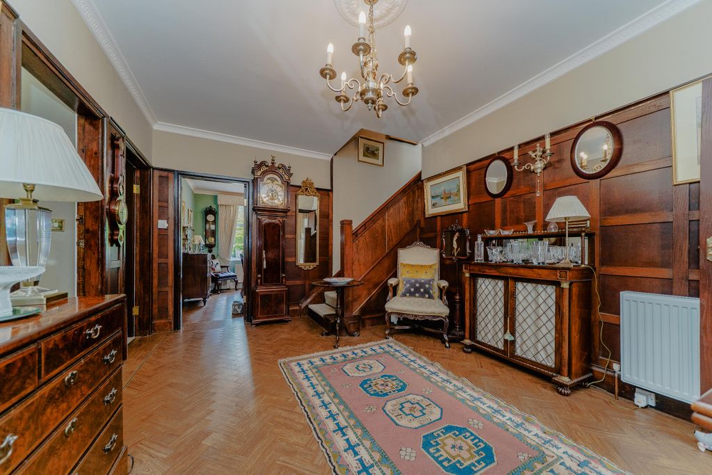 Property photo 2 of 31