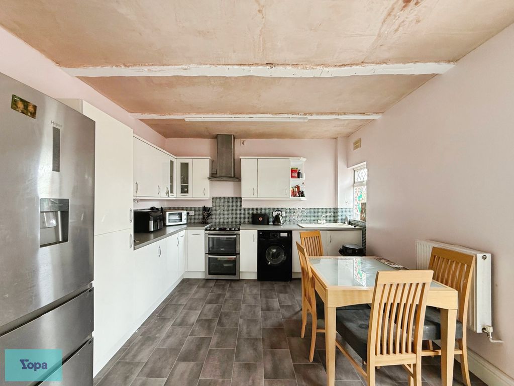 Property photo 2 of 15 212F1529--4E43-8E1A-2842C9C7E37E-58960-00000Aa8F16B5928