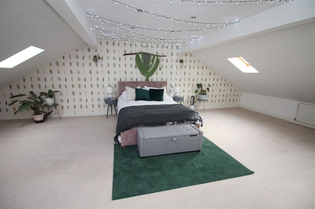 Property photo 2 of 24