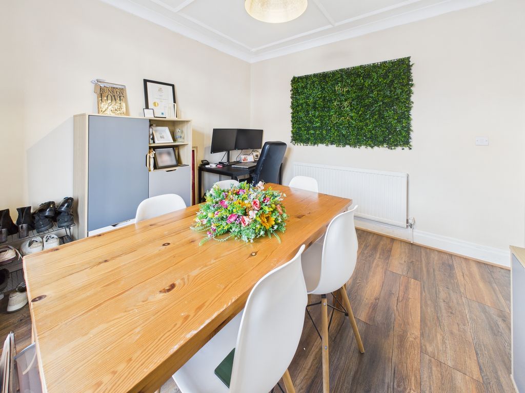 Property photo 3 of 33