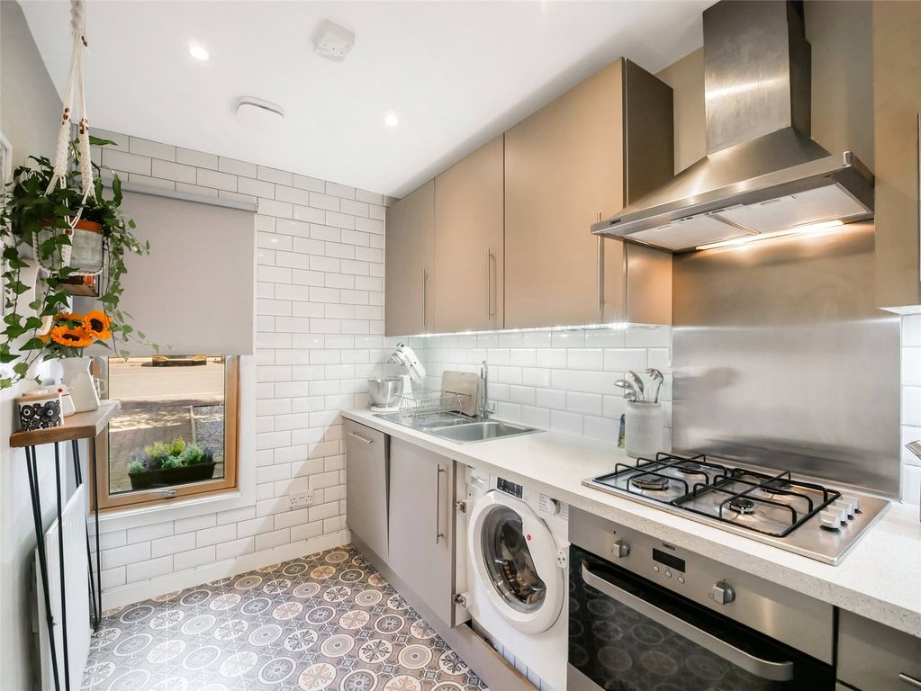 Property photo 3 of 18 Kitchen