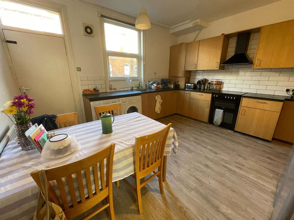 Property photo 2 of 11 Img-20241127-Wa0012.