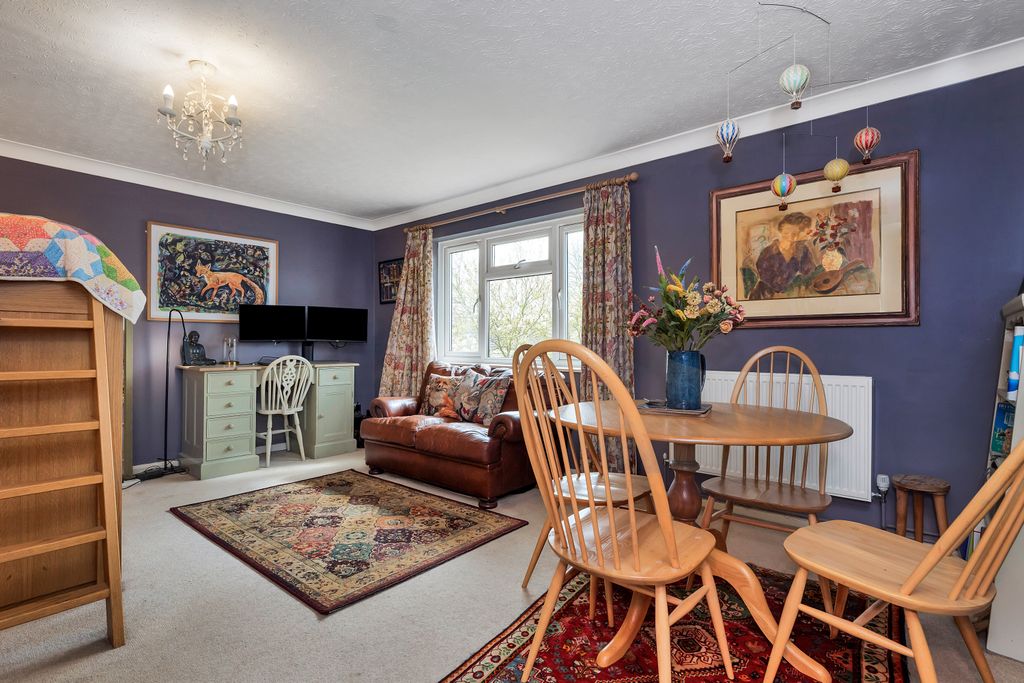 Property photo 2 of 10 Living Room