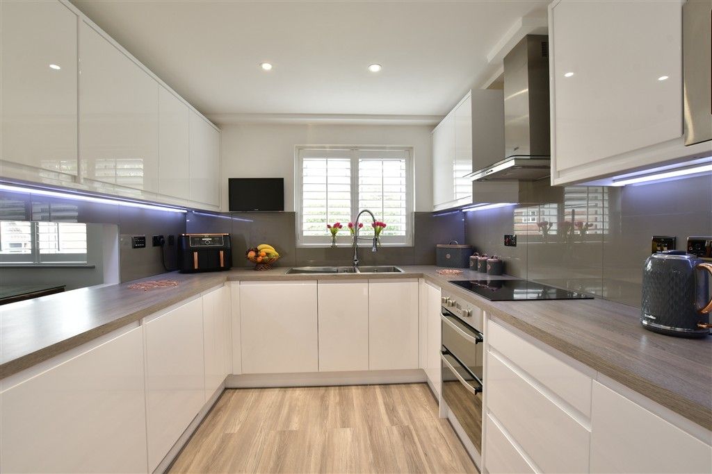 Property photo 2 of 15 Kitchen