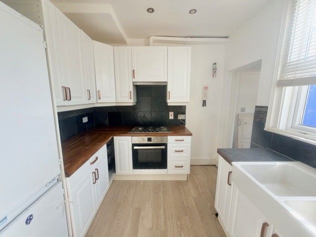 Property photo 2 of 6 Kitchen