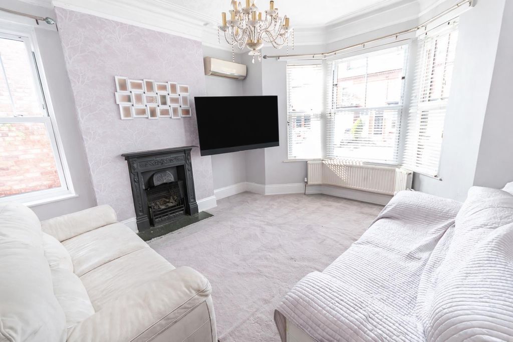 Property photo 2 of 12 Living Room