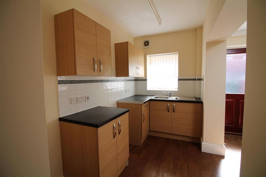 Property photo 2 of 8 Kitchen