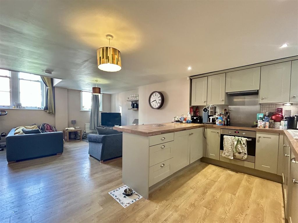 Property photo 3 of 22 Kitchen/Living