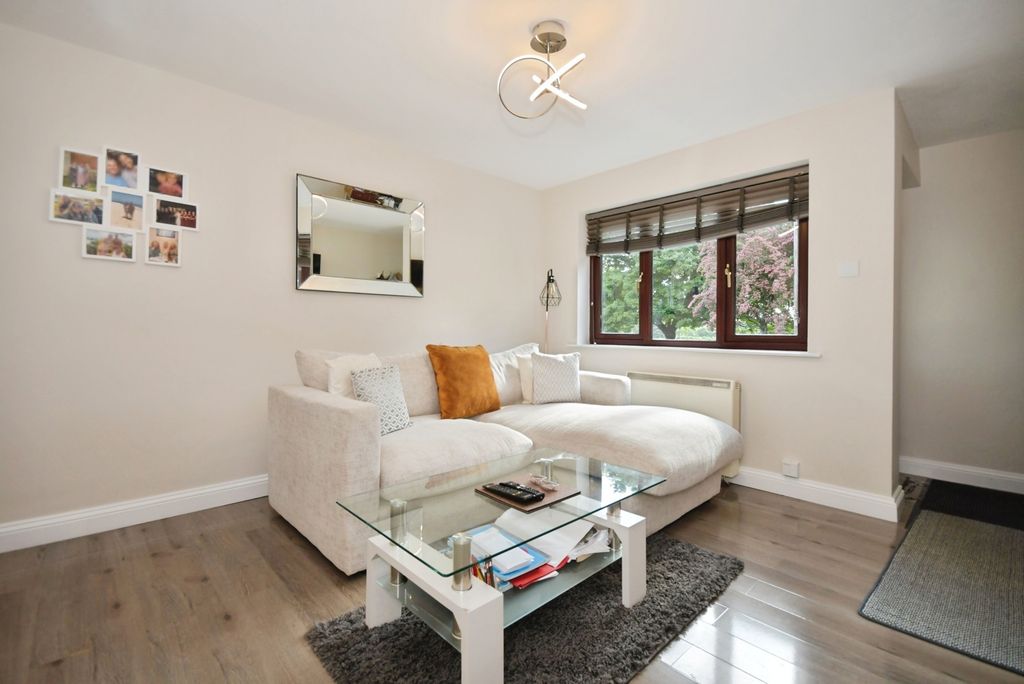 Property photo 3 of 15 Pbox-Img.Jpg
