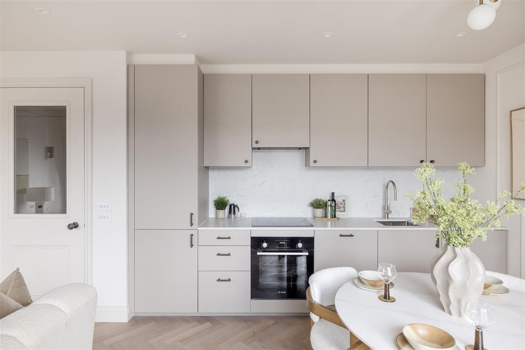 Property photo 2 of 34