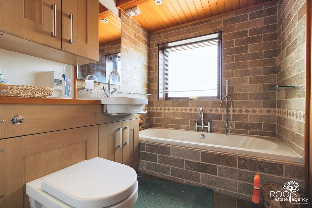Property photo 3 of 12 Picture No. 06