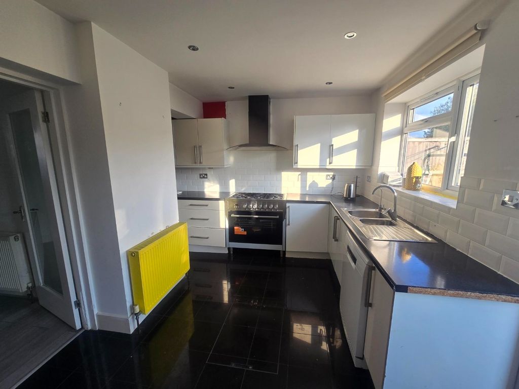 Property photo 2 of 12 4426791
