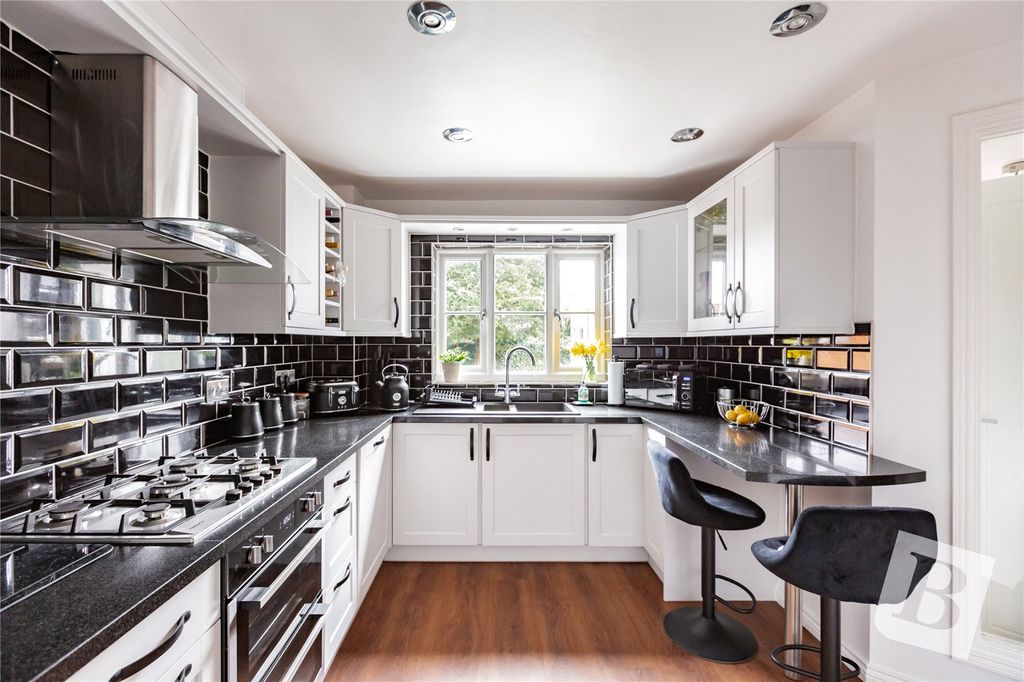 Property photo 3 of 21 Kitchen