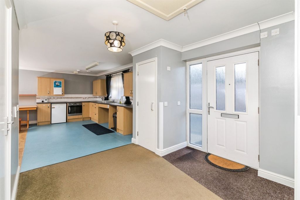 Property photo 2 of 18