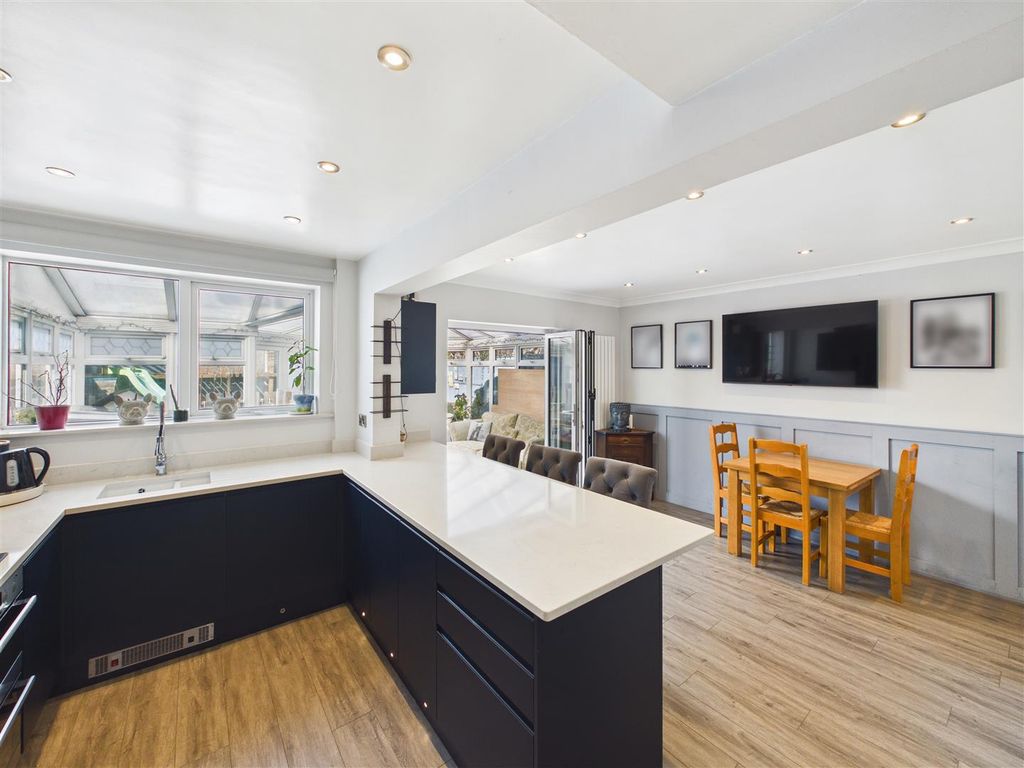 Property photo 3 of 20 Cam05476G0-Pr0198-Still009.Jpg