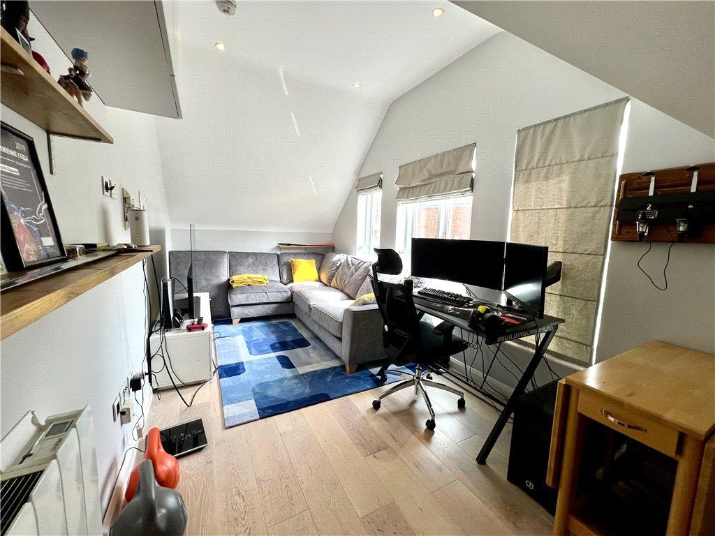 Property photo 3 of 7 Kitchen/Living Room