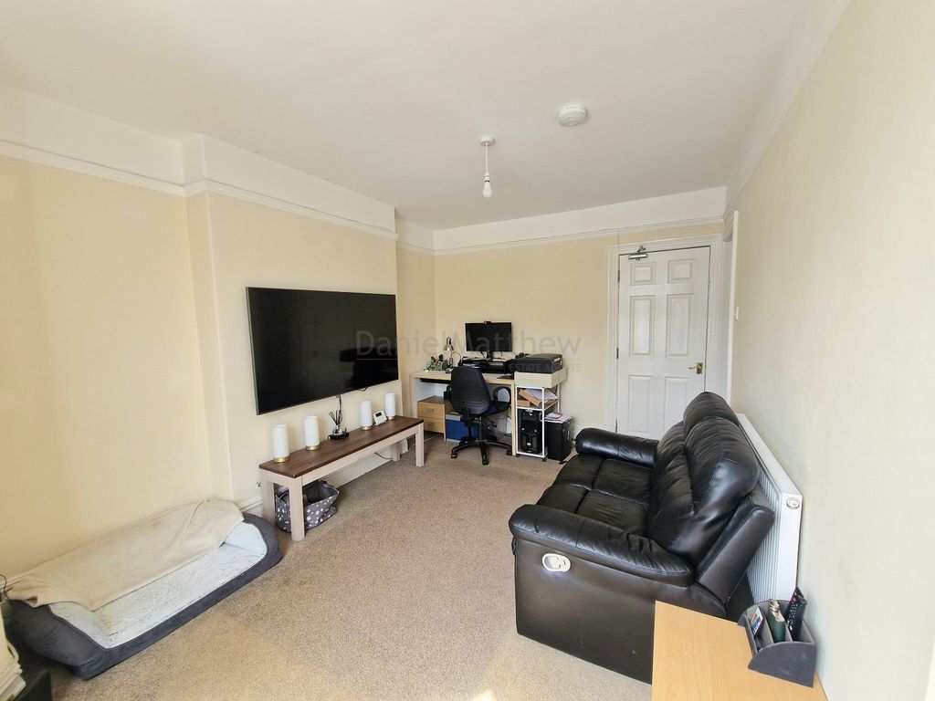 Property photo 2 of 5 Lounge