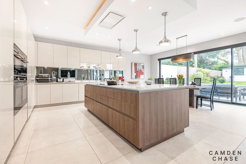 Property photo 3 of 44