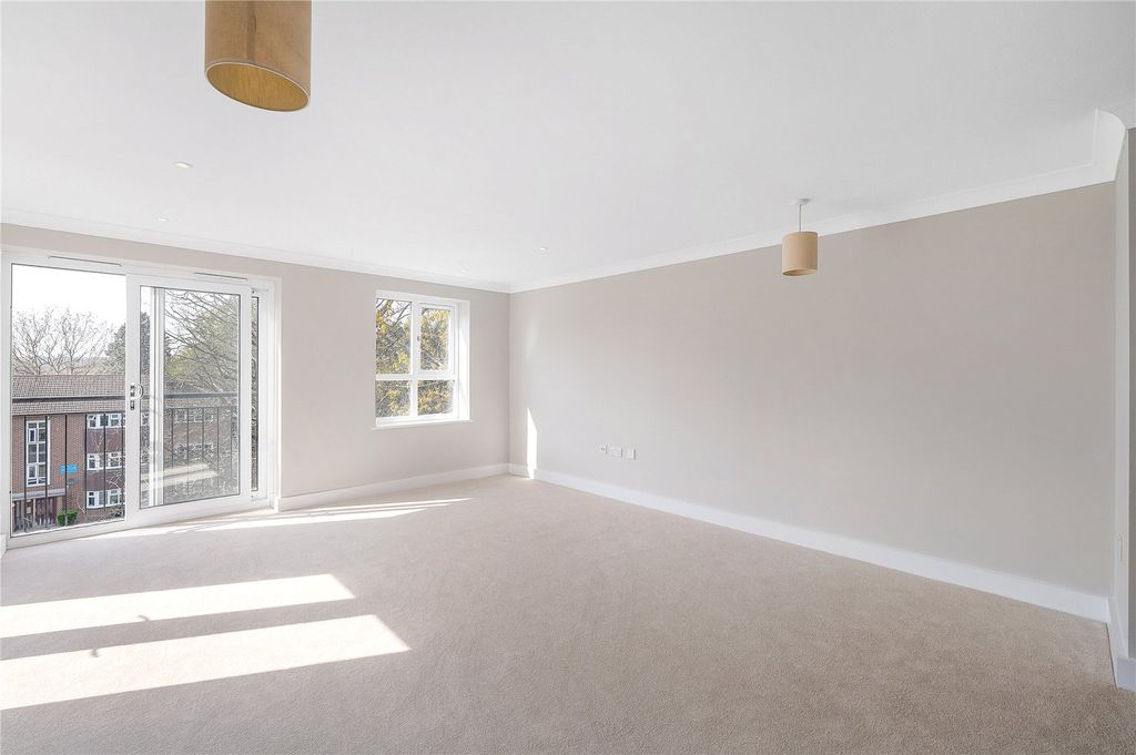 Property photo 3 of 18 Picture No. 01