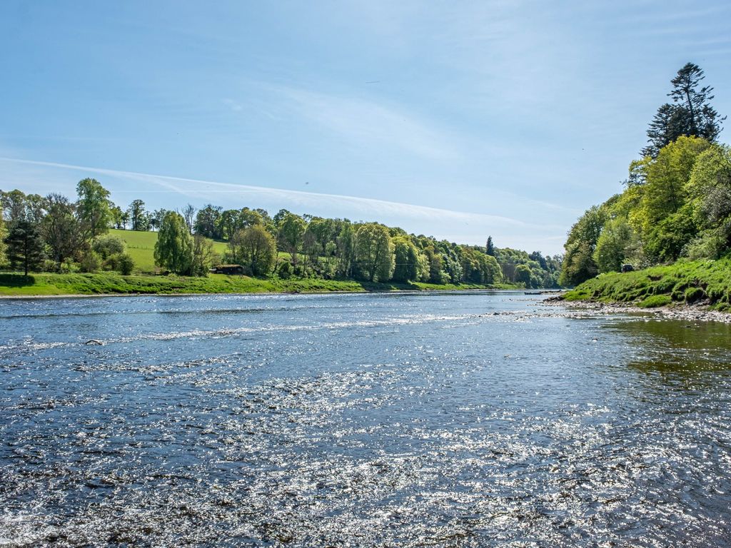 Property photo 3 of 10 Picture No. 12