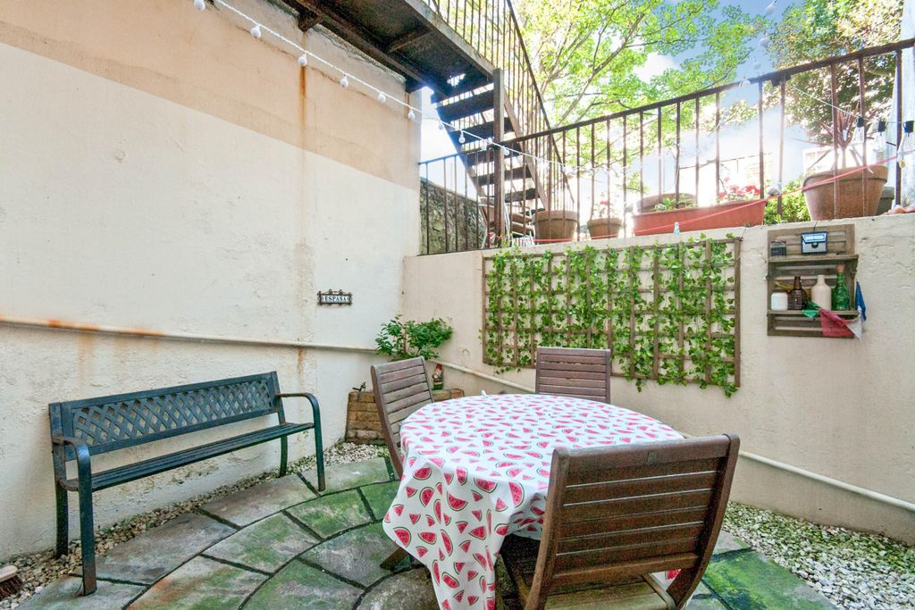 Property photo 1 of 7 Garden