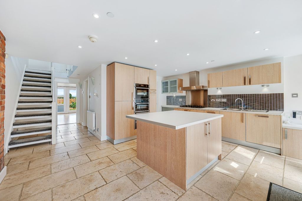 Property photo 2 of 29 5104144