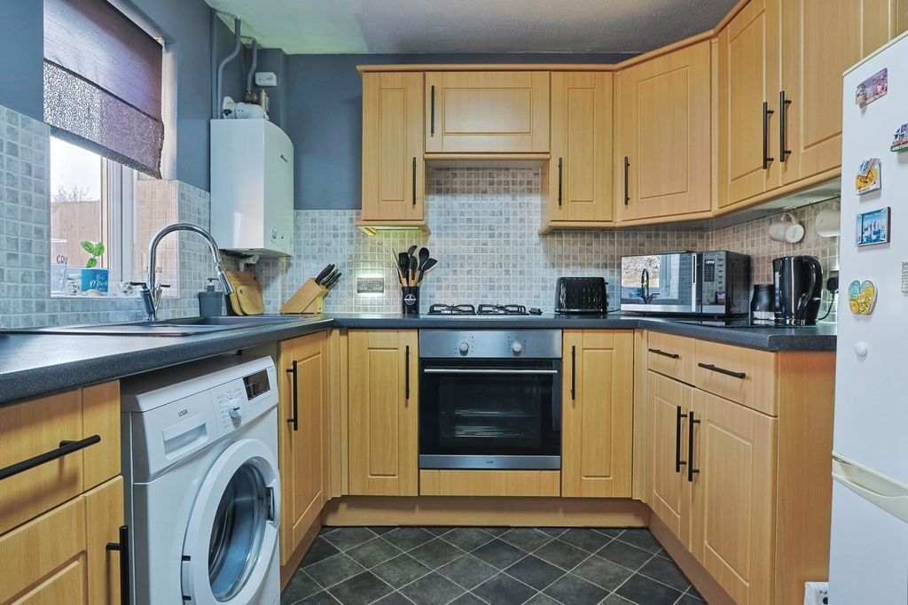 Property photo 3 of 17 Kitchen