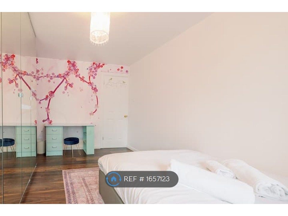 Property photo 3 of 17 Master Bedroom-2