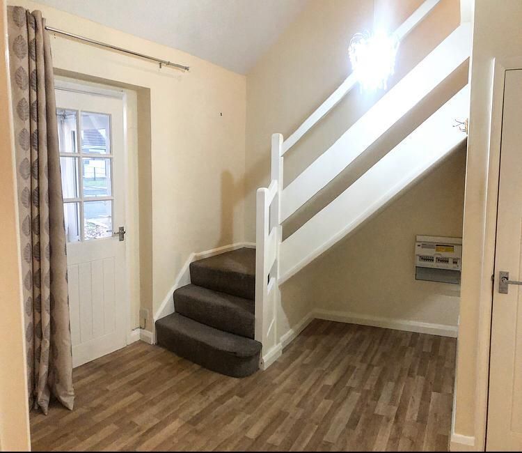 Property photo 3 of 9 Entrance Hall