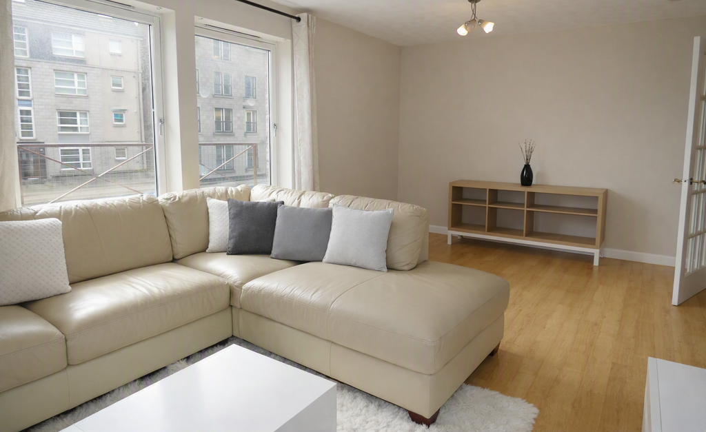 Property photo 2 of 16 Lounge / Dining