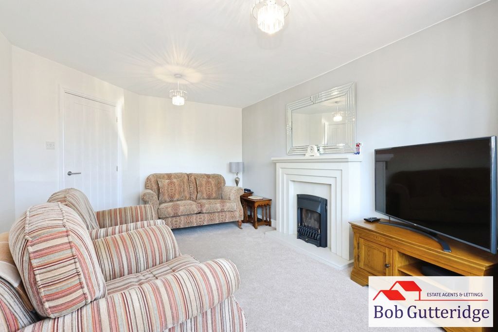 Property photo 3 of 38 Lounge