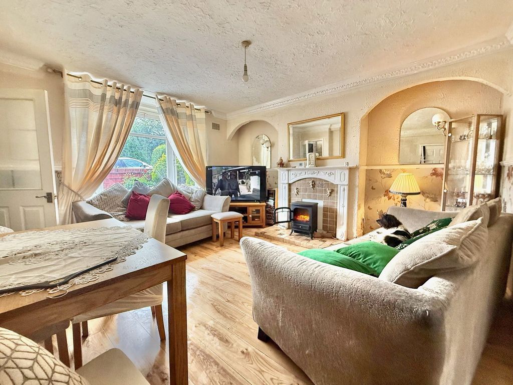 Property photo 2 of 17