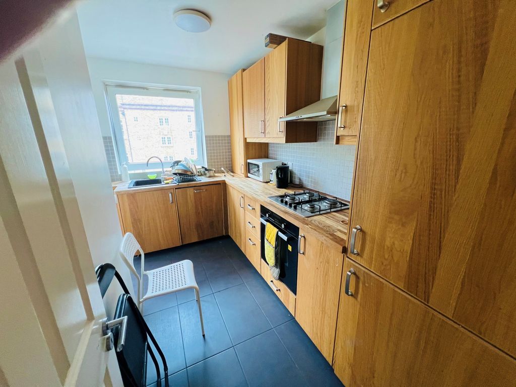 Property photo 1 of 7 3 Bed Flat For Sale