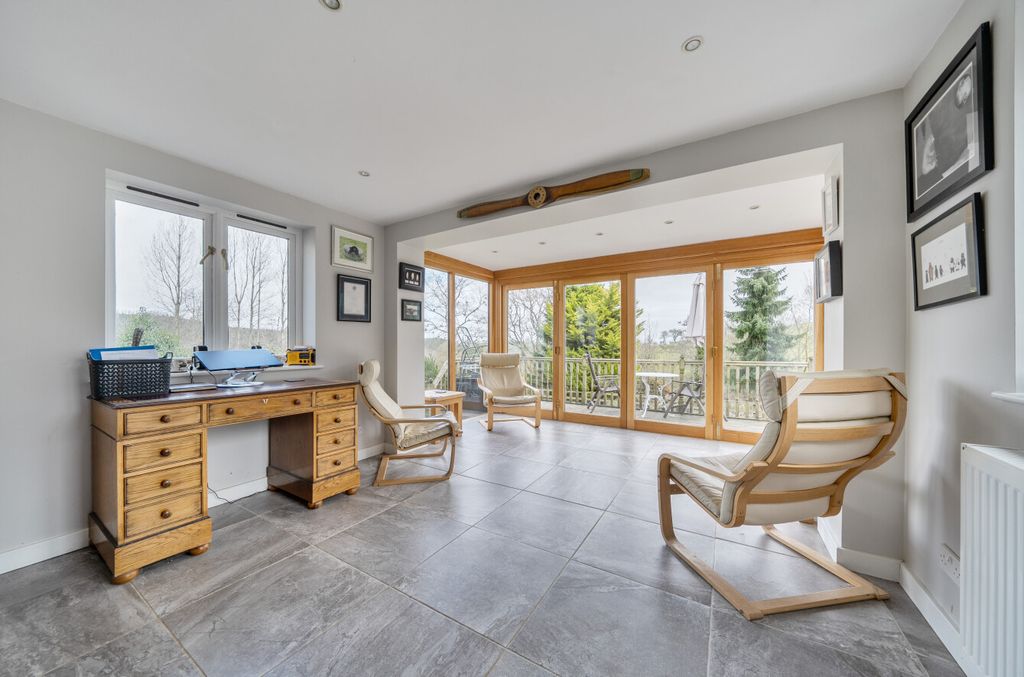 Property photo 3 of 42 -69Cbae364Ec79-l-1418854-15-69c6De532E71F