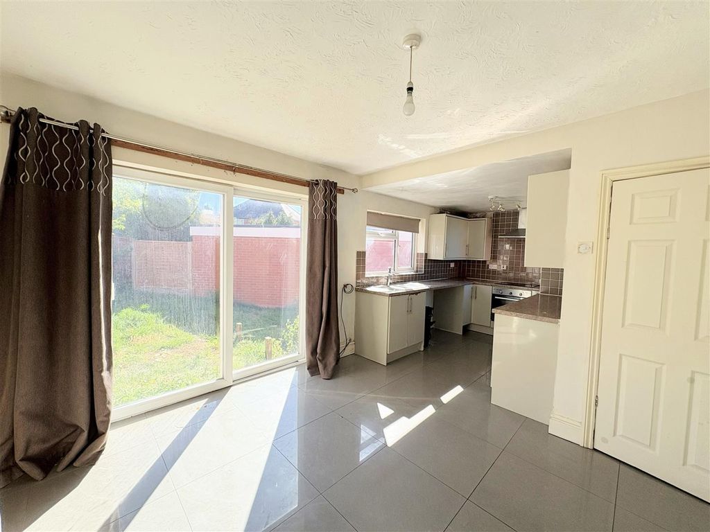 Property photo 2 of 10 Kitchen Diner.Jpeg