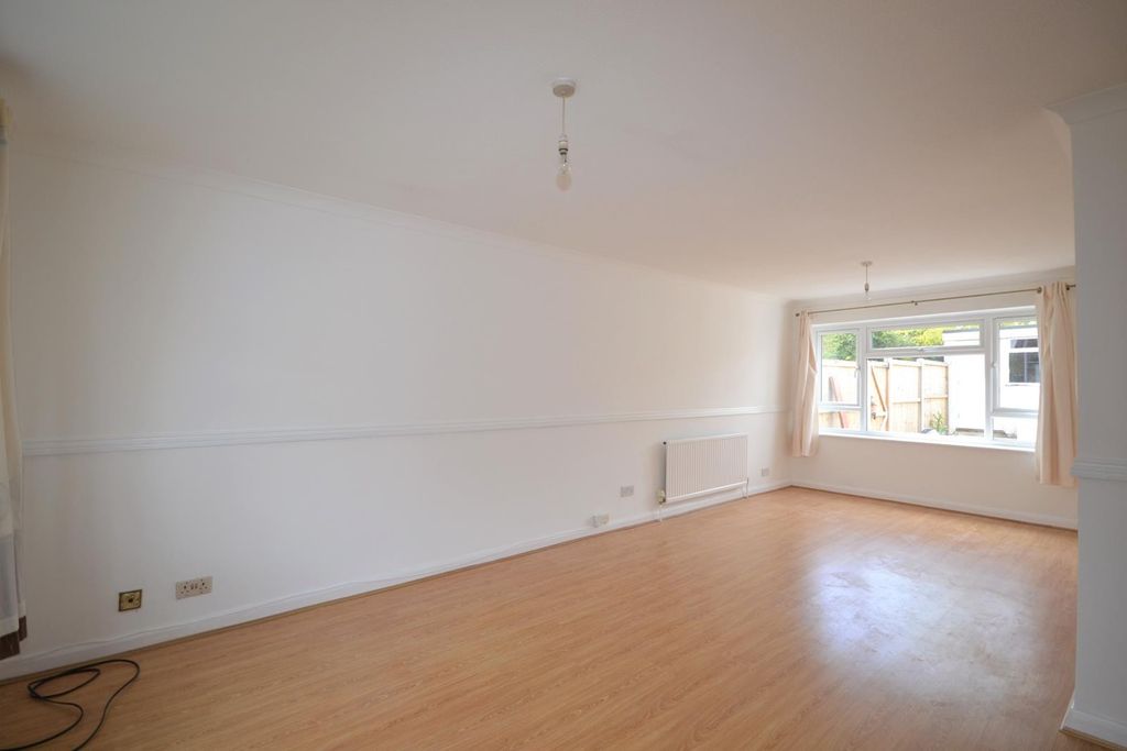 Property photo 2 of 9 Lounge