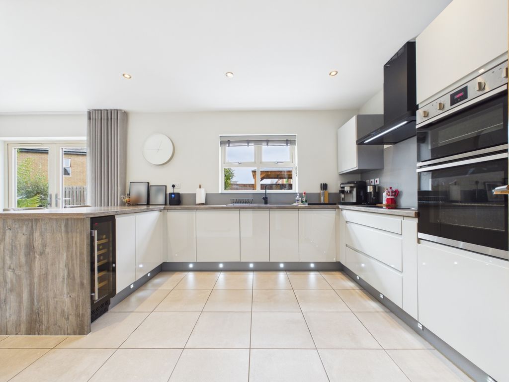 Property photo 3 of 43 3- Rob Hammond Ewemove Pontefract