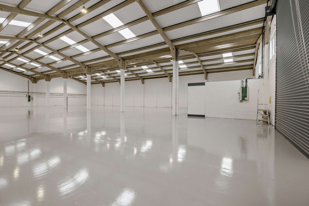 Property photo 3 of 22 8668975-Interior19-800