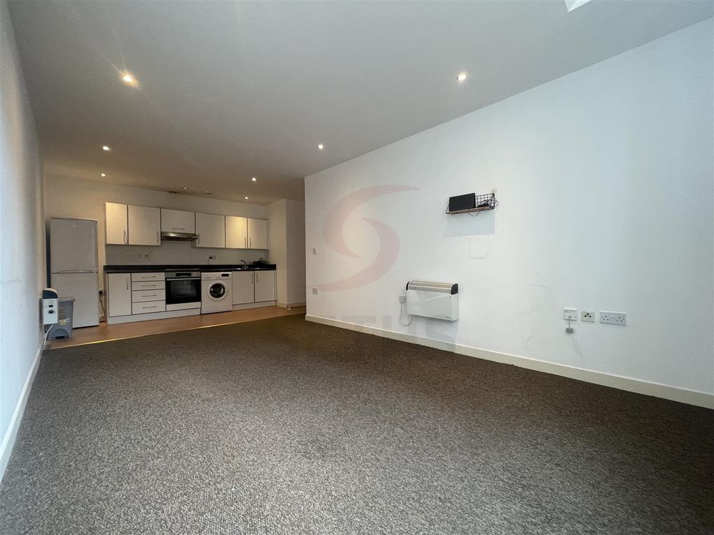 Property photo 3 of 7 Kitchen/Lounge