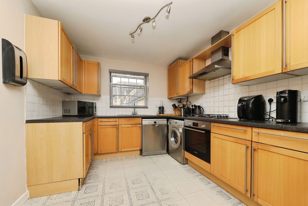 Property photo 3 of 17 Photo