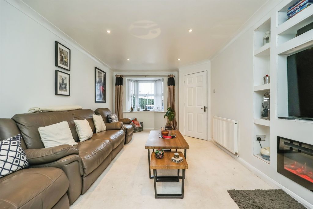 Property photo 3 of 28