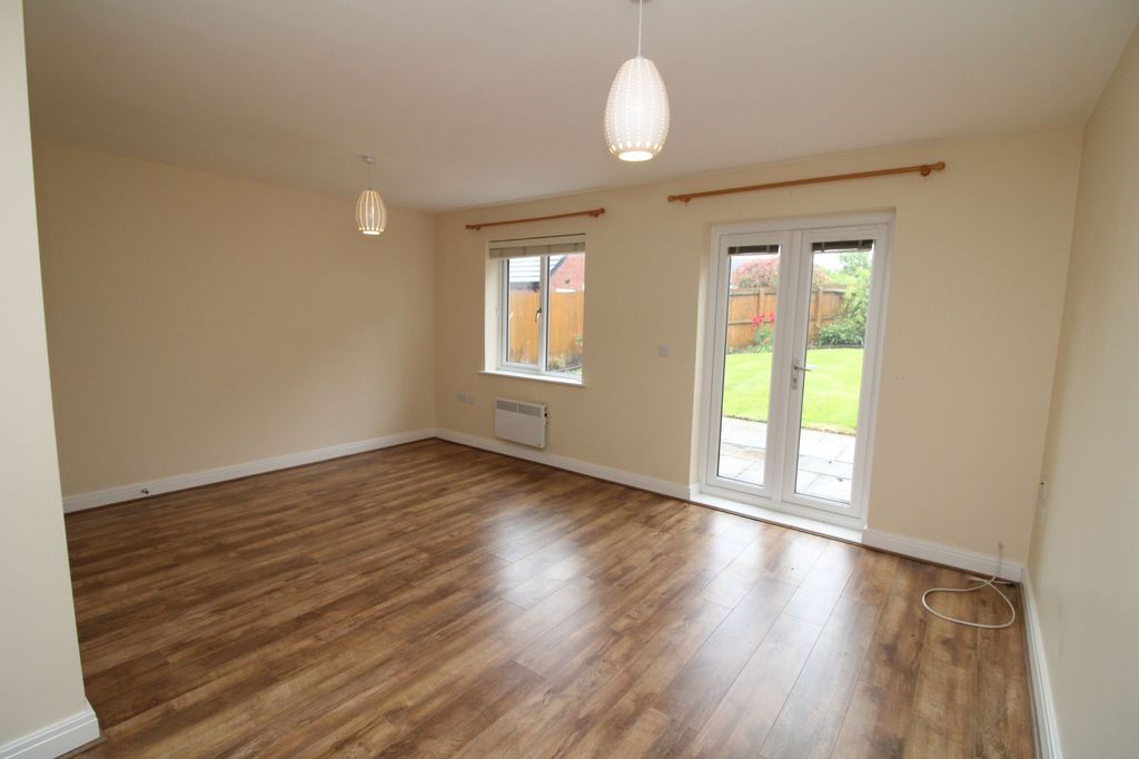 Property photo 3 of 14 Lounge