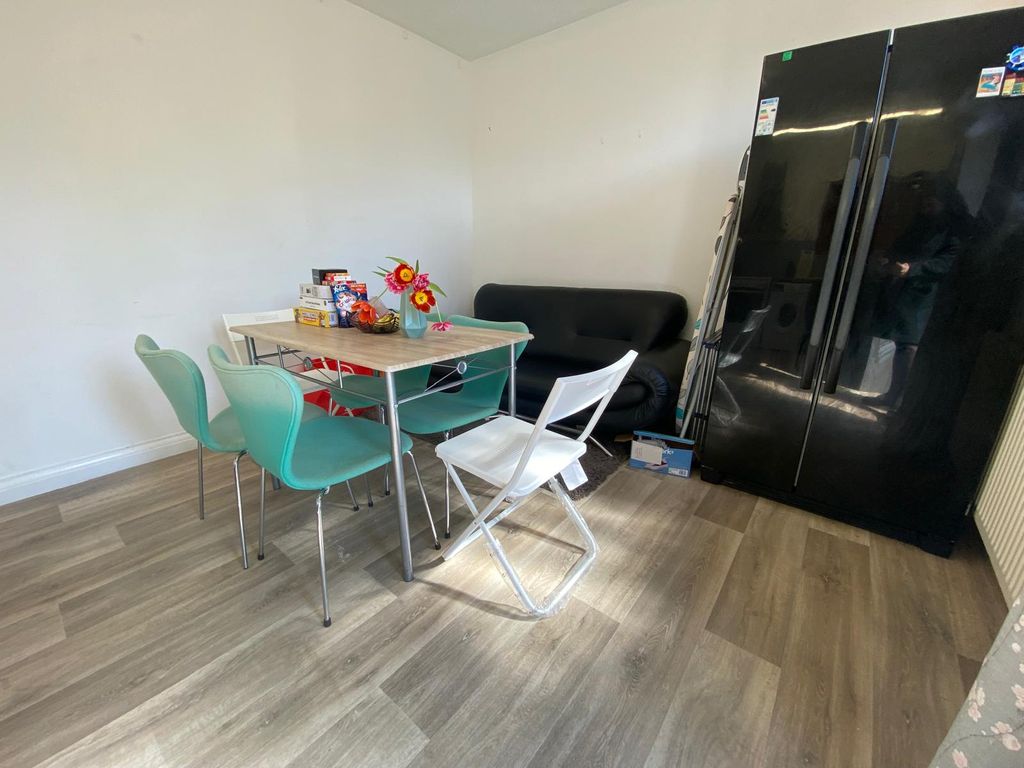 Property photo 3 of 9 Dining