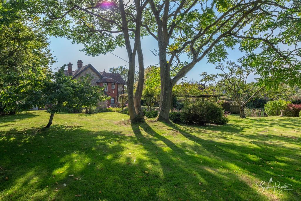Property photo 3 of 48 Garden