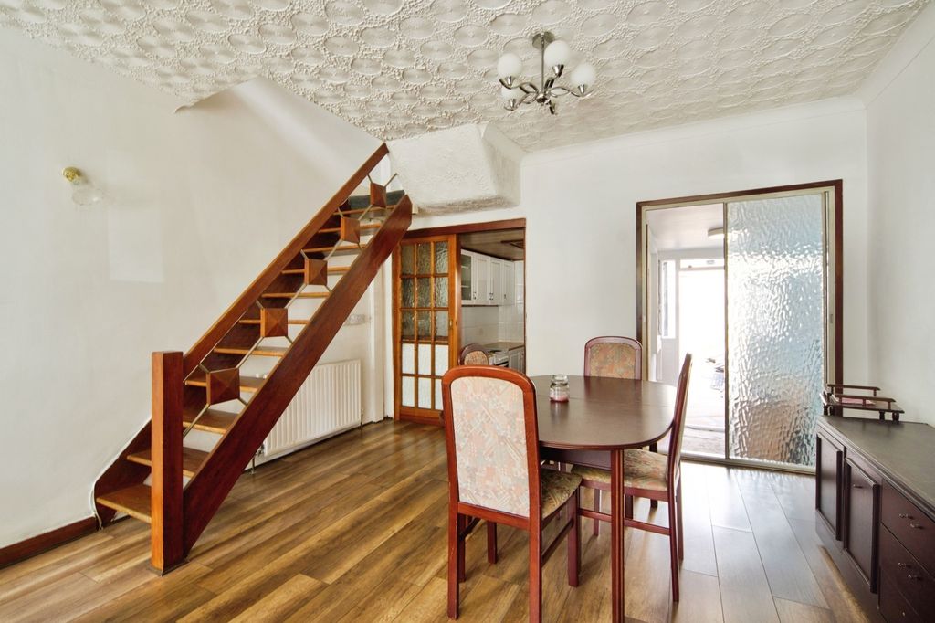 Property photo 3 of 22 Pbox-Img.Jpg