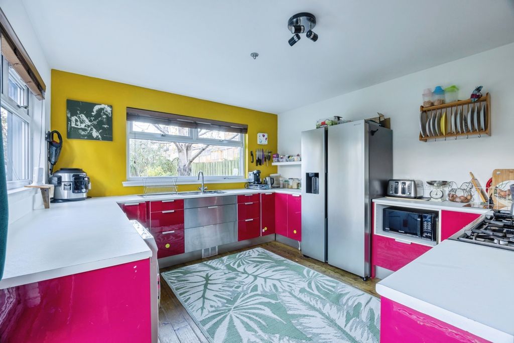 Property photo 2 of 20 Kitchen