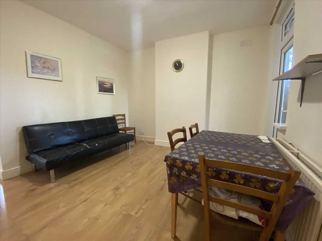 Property photo 2 of 3 Lounge