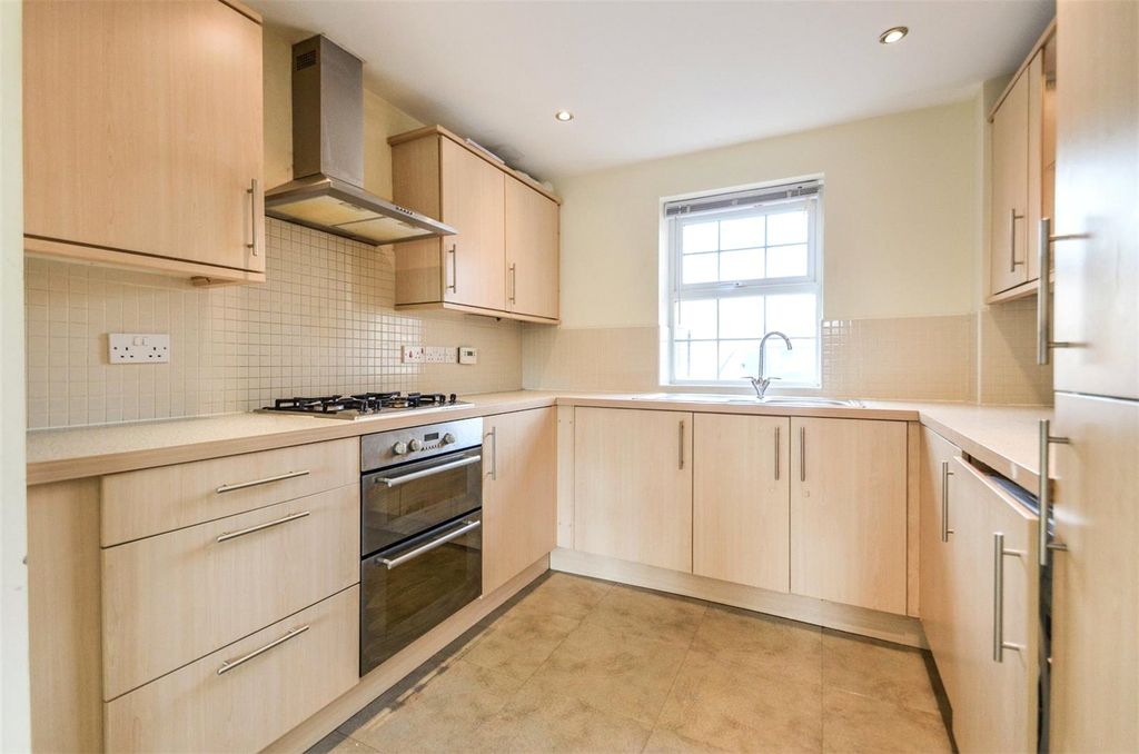 Property photo 2 of 8 Kitchen