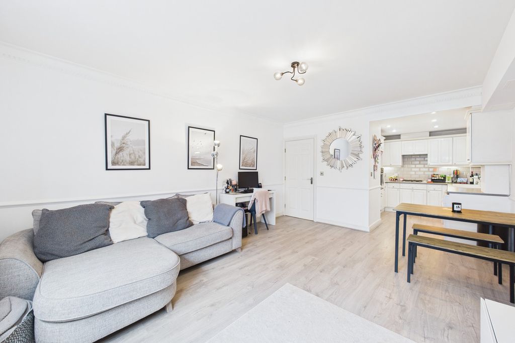 Property photo 2 of 22