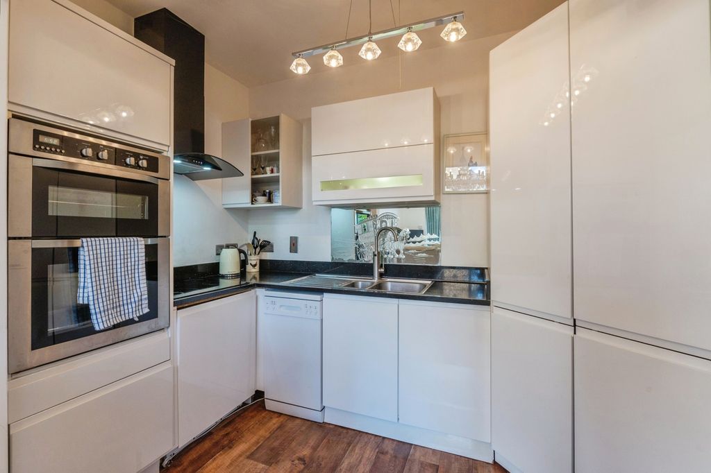 Property photo 3 of 14 Kitchen